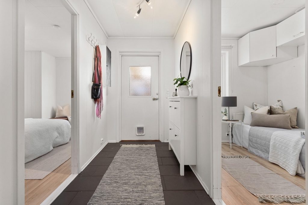 hallway-8896571-1280