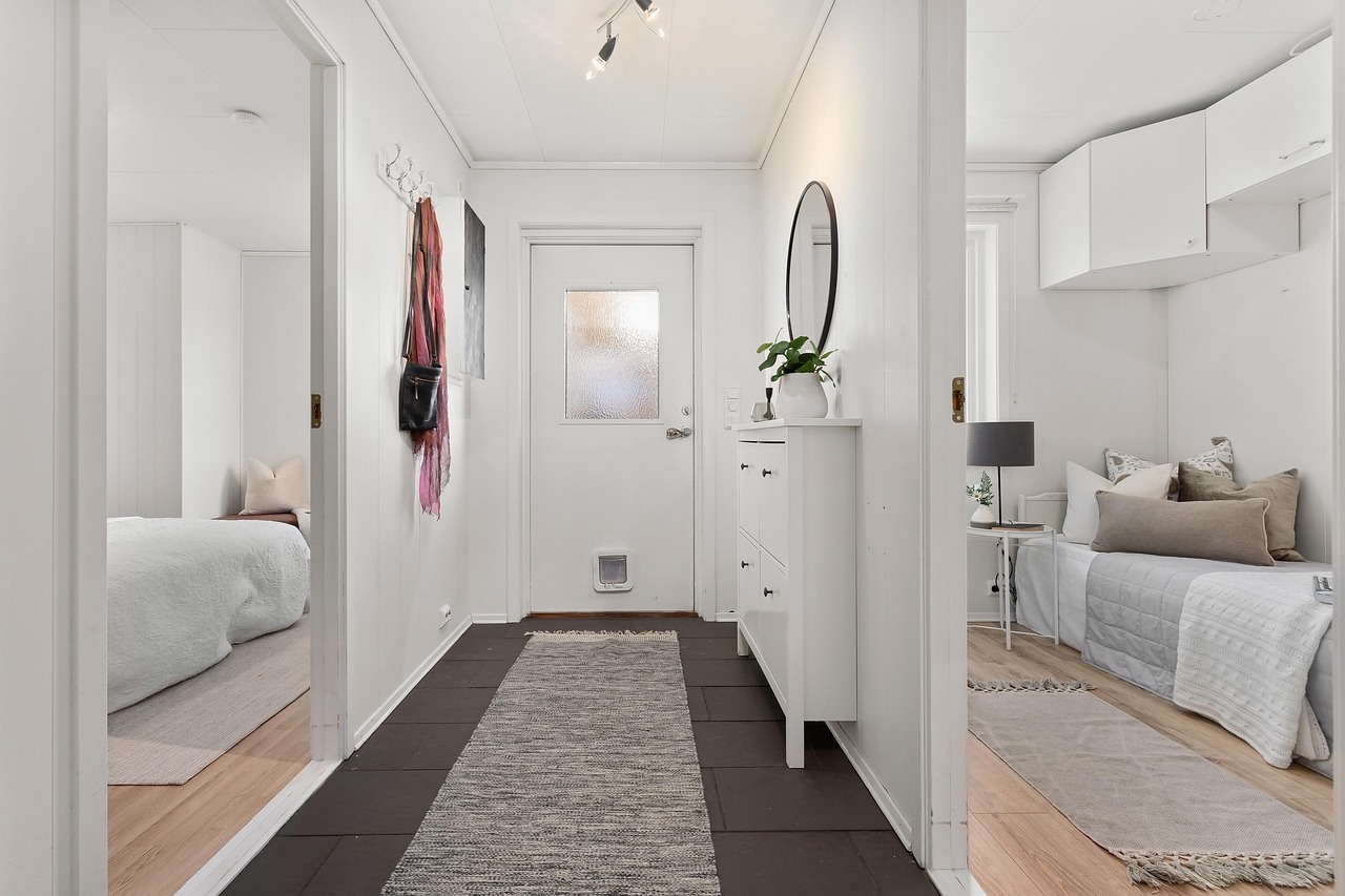 hallway-8896571-1280